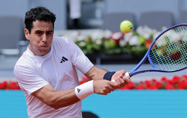 Spain's Jaume Munar returns the ball to Norways Casper Ruud during their 2026 ATP Tour Madrid Open tennis tournament third round singles match at the Caja Magica in Madrid, on April 25, 2026. (Photo by Thomas COEX / AFP)
