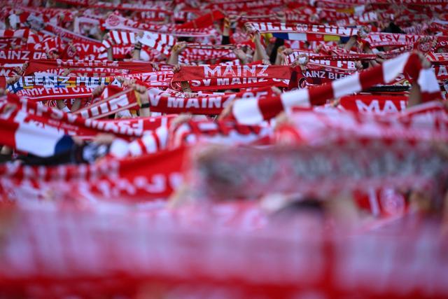 Mainz' fans cheer their team prior the German first division Bundesliga football match between 1 FSV Mainz 05 and FC Bayern Munich in Mainz, western Germany on April 25, 2026. (Photo by Kirill KUDRYAVTSEV / AFP) / DFL REGULATIONS PROHIBIT ANY USE OF PHOTOGRAPHS AS IMAGE SEQUENCES AND/OR QUASI-VIDEO