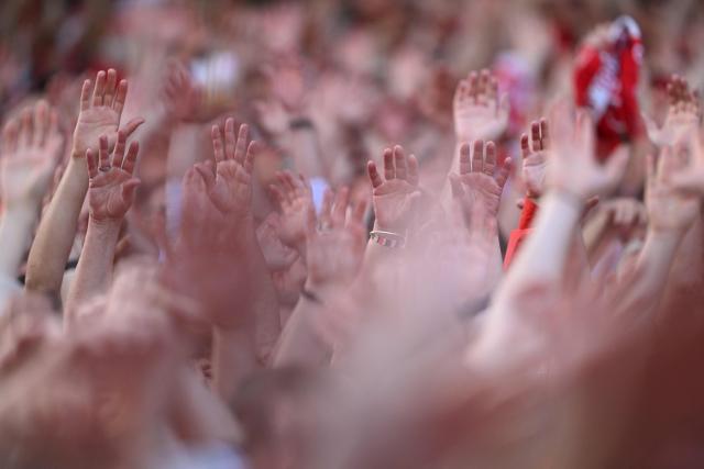 Mainz' fans cheer their team prior the German first division Bundesliga football match between 1 FSV Mainz 05 and FC Bayern Munich in Mainz, western Germany on April 25, 2026. (Photo by Kirill KUDRYAVTSEV / AFP) / DFL REGULATIONS PROHIBIT ANY USE OF PHOTOGRAPHS AS IMAGE SEQUENCES AND/OR QUASI-VIDEO