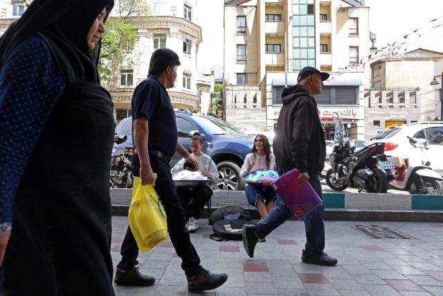 Iranian street musicians perform along a street in Tehran on April 25, 2026. (Photo by AFP) / 