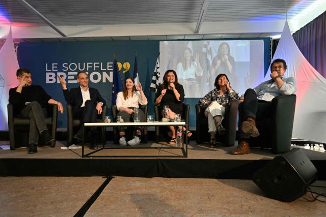 (From L) French entrepreneur, private banker and President of Combat Media, Matthieu Pigasse, French politician Raphael Glucksmann, Socialist MEP Emma Rafowicz, French lawyer, politician and media personality Raquel Garrido, Socialist President of the Regions de France association Carole Delga and The Ecologists senator Yannick Jadot take part in a meeting of various figures of the left named "Printemps du souffle breton" in Liffre, western France, on April 25, 2026. (Photo by LOU BENOIST / AFP)