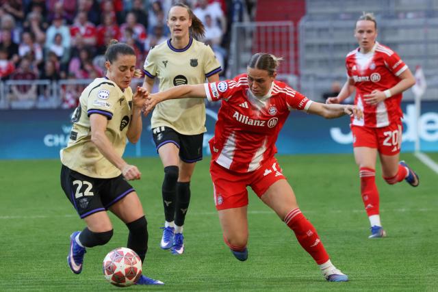 Barcelona's Spanish defender #22 Ona Batlle (L) and Bayern Munich's German forward #17 Klara Buhl vie for the ball during the UEFA Women's Champions League semi-final first leg football match between FC Bayern Munich and FC Barcelona in Munich, southern Germany on April 25, 2026. (Photo by Karl-Josef HILDENBRAND / AFP)