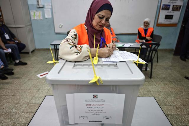 Palestinian electoral employees begin counting votes in the municipal elections after the close of polling stations in the Israeli-occupied West Bank city of Al-Bireh on April 25, 2026. Palestinians in the West Bank and a central area of Gaza began voting on April 25 in municipal elections in a first vote since the Gaza war, marked by a narrow political field and widespread disillusionment. (Photo by Zain JAAFAR / AFP)