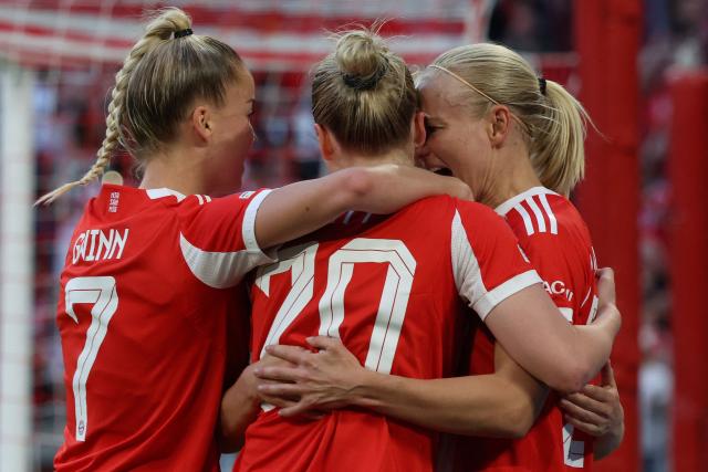 Bayern Munich's German forward #20 Franziska Kett (C) celebrates scoring the 1-1 goal with her teammates during the UEFA Women's Champions League semi-final first leg football match between FC Bayern Munich and FC Barcelona in Munich, southern Germany on April 25, 2026. (Photo by Karl-Josef HILDENBRAND / AFP)