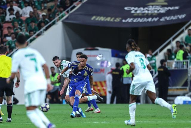 FC Machida Zelvia's Australian forward #99 Tete Yengi Tete Yengi (C) runs with the ball during the final of the AFC Champions League football match between Al-Ahli Saudi FC and FC Machida Zelvia at the King Abdullah Sports City, in Jeddah on April 25, 2026. (Photo by Abdel Ghani BASHIR / AFP)