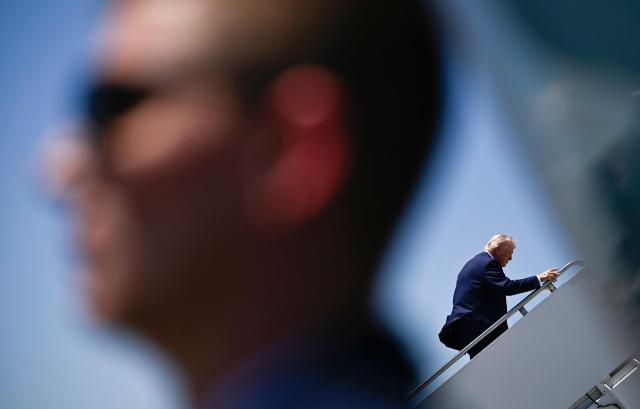 US President Donald Trump boards Air Force One at Palm Beach International Airport in West Palm Beach, Florida, on April 25, 2026. President Trump is on his way back to Washington where he will be attending the White House Correspondents' dinner for the first time while in office. (Photo by Kent NISHIMURA / AFP)