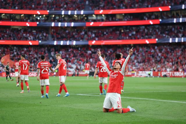 SL Benfica's Croatian forward #09 Franjo Ivanovic celebrates scoring a goal during the Portuguese League football match between SL Benfica and Moreirense FC at Luz Stadium in Lisbon on April 25 , 2026. (Photo by PATRICIA DE MELO MOREIRA / AFP)