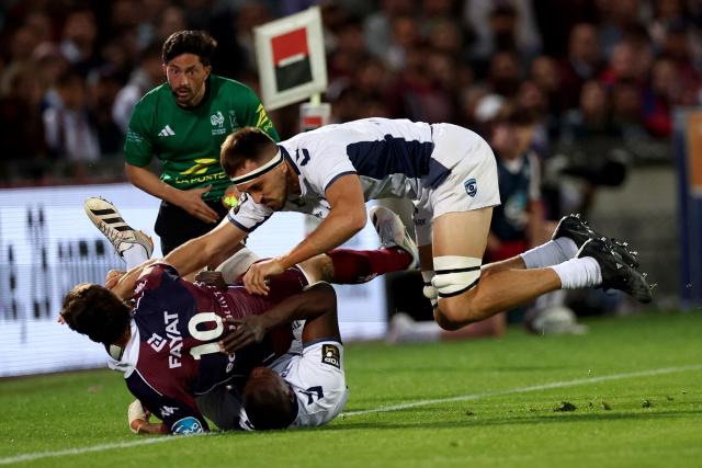 Bordeaux-Begles' French fly-half Matthieu Jalibert (L) is tackled by Montpellier' French lock Florian Verhaeghe (R) during the French Top 14 rugby union match between Union Bordeaux-Begles (UBB) and Montpellier Herault Rugby at the Chaban-Delmas Stadium in Bordeaux, south-western France on April 25, 2026. (Photo by ROMAIN PERROCHEAU / AFP)