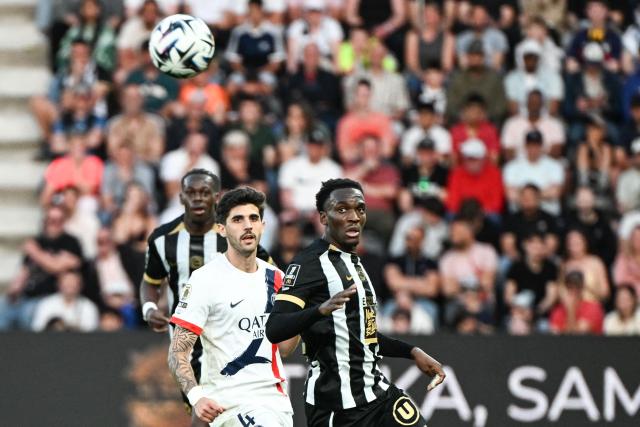Paris Saint-Germain's Brazilian defender #04 Lucas Beraldo (L)  fights for the ball with Angers' French defender #24 Emmanuel Biumla  during the French L1 football match between SCO Angers and Paris Saint-Germain (PSG) at the Stade Raymond-Kopa in Angers, western France, on April 25, 2026. (Photo by Sebastien Salom-Gomis / AFP)