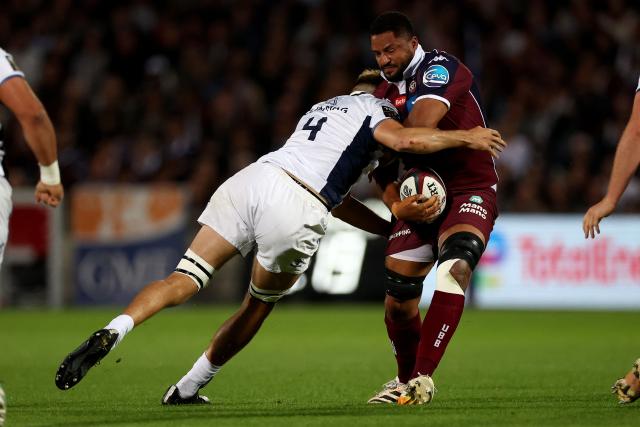 Bordeaux-Begles' French flanker Boris Palu (R) is tackled by Montpellier's French lock Florian Verhaeghe (L) during the French Top 14 rugby union match between Union Bordeaux-Begles (UBB) and Montpellier Herault Rugby at the Chaban-Delmas Stadium in Bordeaux, south-western France on April 25, 2026. (Photo by ROMAIN PERROCHEAU / AFP)