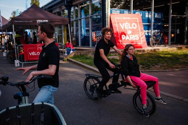 A couple test a new bicycle during the Velo in Paris festival at the Parc Floral de Vincennes, in Vincennes, eastern Paris, on April 25, 2026. (Photo by Dimitar DILKOFF / AFP)