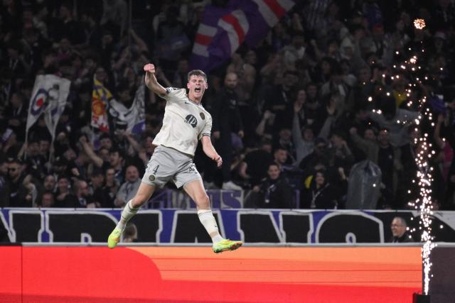 Toulouse's English defender #04 Charlie Cresswell celebrates his team scoring during the French L1 football match between Toulouse FC and AS Monaco at the TFC Stadium in Toulouse, southwestern France, on April 25, 2026. (Photo by Ed JONES / AFP)