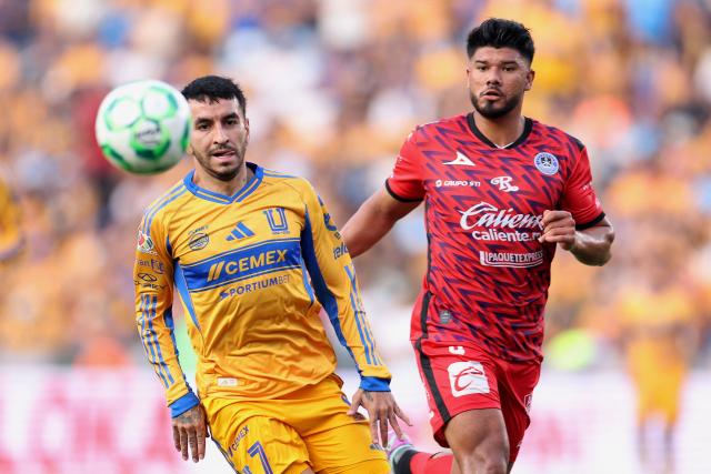 Tigres' Argentine forward #07 Angel Correa and Mazatlan's defender #04 Jair Diaz fight for the ball during the Liga MX Clausura football match between Tigres and Mazatlan at Universitario de la UANL Stadium in Monterrey, Nuevo Leon state, Mexico, on April 25, 2026. (Photo by Julio Cesar AGUILAR / AFP)