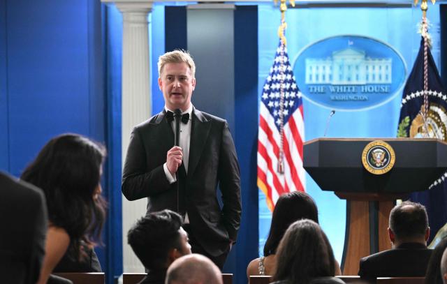 Fox News senior White House correspondent Peter Doocy reports ahead of a press briefing by US President Donald Trump in the Brady Briefing Room at the White House in Washington, DC, following a shooting incident at the White House Correspondents Dinner on April 25, 2026. US President Donald Trump said April 25 he would give a press conference from the White House press briefing room, shortly after a shooting incident at a gala dinner in Washington. The press conference is set to take place shortly after 10 p.m. (0200 GMT), Trump wrote on his Truth Social platform, adding: "The First Lady, plus the Vice President, and all Cabinet members, are in perfect condition." (Photo by Mandel NGAN / AFP)