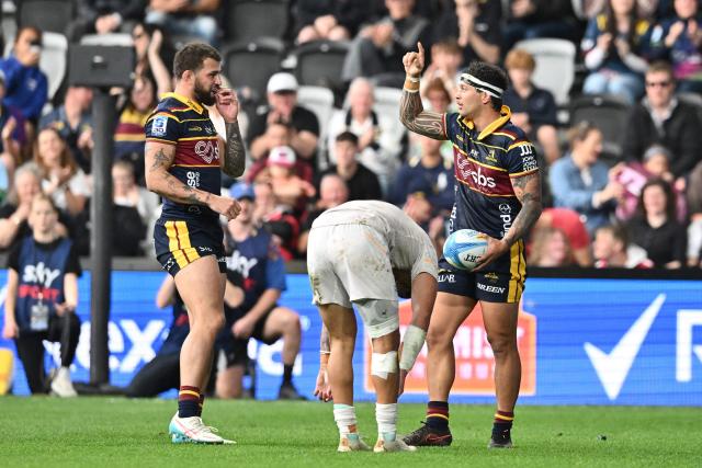 Highlanders' Jonah Lowe (R) celebrates after scoring a try during the Super Rugby Pacific match between the Highlanders and Moana Pasifika at One New Zealand Stadium in Christchurch on April 26, 2026. (Photo by Sanka VIDANAGAMA / AFP)