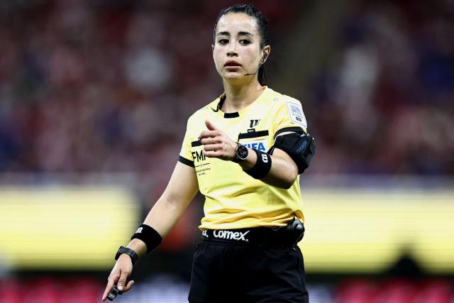 Referee Katia Itzel Garcia gestures during the Liga MX Clausura football match between Guadalajara and Tijuana at Akron Stadium in Guadalajara, Jalisco state, Mexico, on April 25, 2026. (Photo by Ulises Ruiz / AFP)
