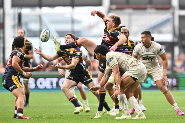Highlanders' Cameron Millar (C) kicks the ball during the Super Rugby Pacific match between the Highlanders and Moana Pasifika at One New Zealand Stadium in Christchurch on April 26, 2026. (Photo by Sanka VIDANAGAMA / AFP)