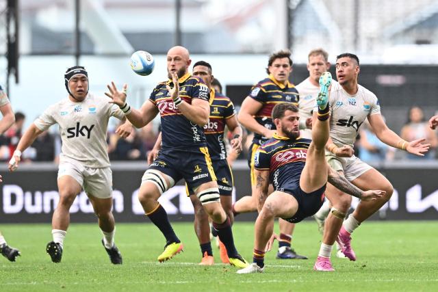 Highlanders' Hugh Renton (2nd L) catches the ball during the Super Rugby Pacific match between the Highlanders and Moana Pasifika at One New Zealand Stadium in Christchurch on April 26, 2026. (Photo by Sanka VIDANAGAMA / AFP)
