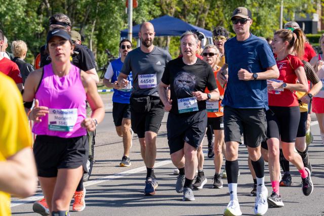 Belgium's Prime Minister Bart De Wever (C) runs during the Antwerp Ten Miles running event, in Antwerp on April 26, 2026. (Photo by Marius BURGELMANS / Belga / AFP) / Belgium OUT