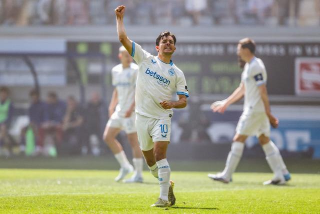Club's Norwegian midfielder Hugo Vetlesen (C) celebrates after scoring his team's first goal during the Belgian "Pro League" First Division football match between KAA Gent and Club Brugge at KAA Gent Stadium in Gent on April 26, 2026. (Photo by BRUNO FAHY / Belga / AFP) / Belgium OUT
