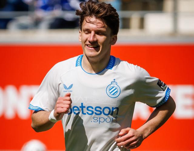 Club Brugge's Greek forward #08 Christos Tzolis celebrates after scoring his team's second goal during the Belgian "Pro League" First Division football match between KAA Gent and Club Brugge at KAA Gent Stadium in Gent on April 26, 2026. (Photo by KURT DESPLENTER / Belga / AFP) / Belgium OUT