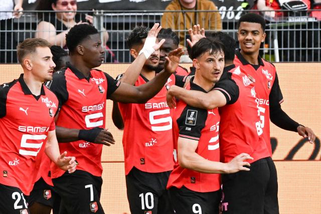 Rennes' French forward #09 Esteban Lepaul (3rd R) celebrates scoring his team's first goal during the French L1 football match between Stade Rennais FC and FC Nantes at the Roazhon Park stadium in Rennes on April 26, 2026. (Photo by Sebastien Salom-Gomis / AFP)