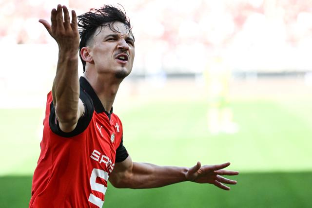 Rennes' French forward #09 Esteban Lepaul celebrates scoring his team's first goal during the French L1 football match between Stade Rennais FC and FC Nantes at the Roazhon Park stadium in Rennes on April 26, 2026. (Photo by Sebastien Salom-Gomis / AFP)