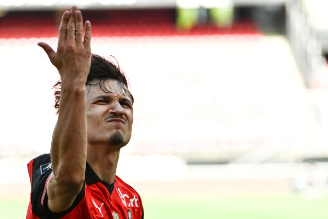 Rennes' French forward #09 Esteban Lepaul celebrates scoring his team's first goal during the French L1 football match between Stade Rennais FC and FC Nantes at the Roazhon Park stadium in Rennes on April 26, 2026. (Photo by Sebastien Salom-Gomis / AFP)