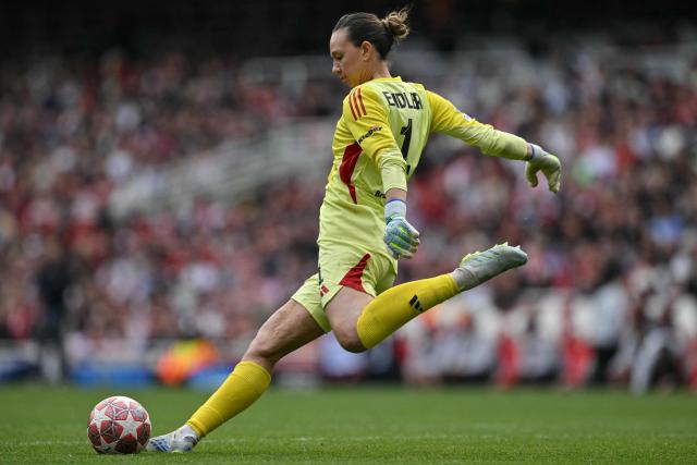 Lyon's Chilean goalkeeper #01 Christiane Endler kicks the ball during the women's UEFA Champions League first-leg semi-final football match between Arsenal and OL Lyonnes at the Emirates Stadium, north London, on April 26, 2026. (Photo by Glyn KIRK / AFP)