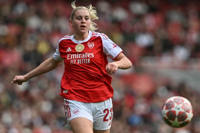 Arsenal's English striker #23 Alessia Russo chases the ball during the women's UEFA Champions League first-leg semi-final football match between Arsenal and OL Lyonnes at the Emirates Stadium, north London, on April 26, 2026. (Photo by Glyn KIRK / AFP)