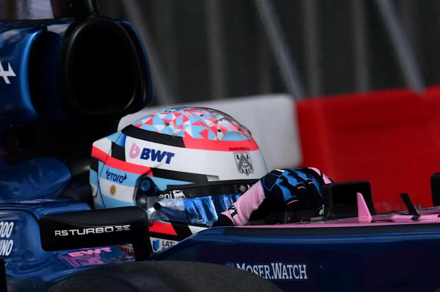 Argentina's Formula One driver Franco Colapinto onboard an Alpine Lotus E20 performs during an exhibition in Buenos Aires on April 26, 2026, ahead of the Miami Grand Prix. (Photo by Luis ROBAYO / AFP)