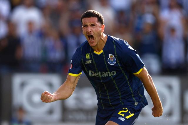 FC Porto's Turkish forward #27 Deniz Gul celebrates scoring the opening goal during the Portuguese League football match between CF Estrela da Amadora and FC Porto at Jose Gomes stadium in Amadora, on April 26, 2026. (Photo by FILIPE AMORIM / AFP)
