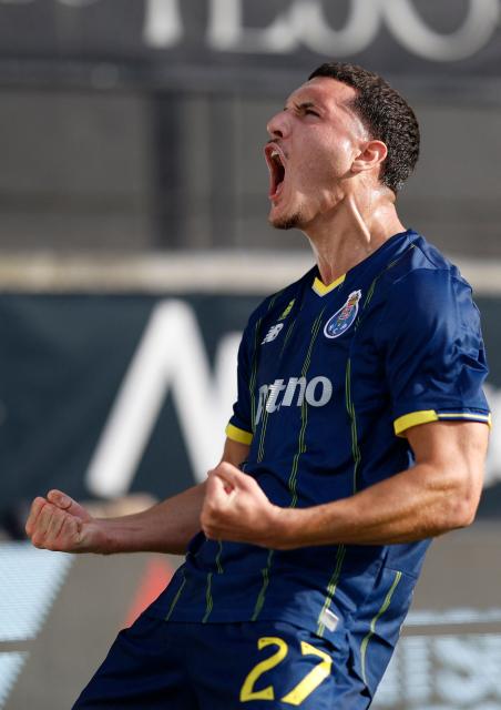 FC Porto's Turkish forward #27 Deniz Gul celebrates scoring the opening goal during the Portuguese League football match between CF Estrela da Amadora and FC Porto at Jose Gomes stadium in Amadora, on April 26, 2026. (Photo by FILIPE AMORIM / AFP)