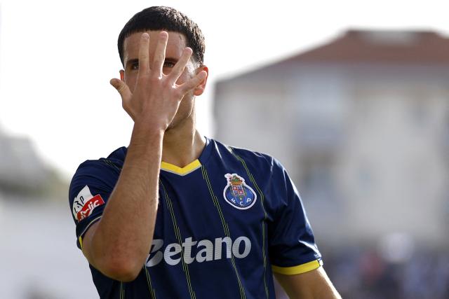 FC Porto's Turkish forward #27 Deniz Gul celebrates scoring the opening goal during the Portuguese League football match between CF Estrela da Amadora and FC Porto at Jose Gomes stadium in Amadora, on April 26, 2026. (Photo by FILIPE AMORIM / AFP)