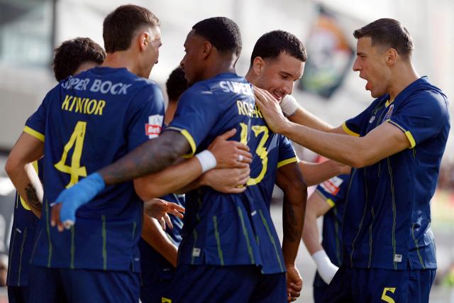 FC Porto's Turkish forward #27 Deniz Gul (2R) celebrates scoring the opening goal during the Portuguese League football match between CF Estrela da Amadora and FC Porto at Jose Gomes stadium in Amadora, on April 26, 2026. (Photo by FILIPE AMORIM / AFP)