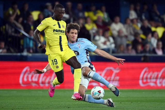 Villarreal's Ivorian forward #19 Nicolas Pepe and Celta Vigo's Spanish defender #20 Marcos Alonso Mendoza fight for the ball during the Spanish league football match between Villarreal CF and RC Celta de Vigo at La Ceramica Stadium in Vila-real on April 26, 2026. (Photo by JOSE JORDAN / AFP)