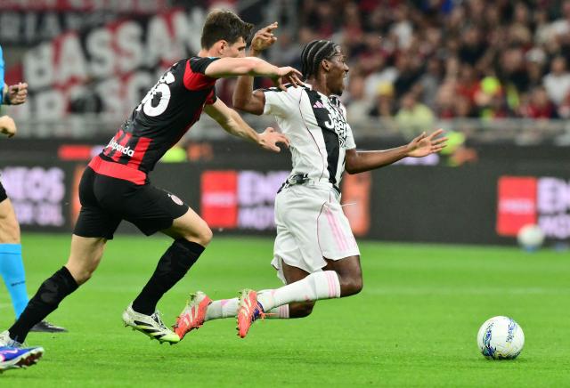 AC Milan's Italian defender #46 Matteo Gabbia (L) fights for the ball with Juventus' Canadian forward #30 Jonathan David during the Italian Serie A football match between AC Milan and Juventus FC at the San Siro stadium in Milan, northern Italy, on April 26, 2026. (Photo by Stefano RELLANDINI / AFP)