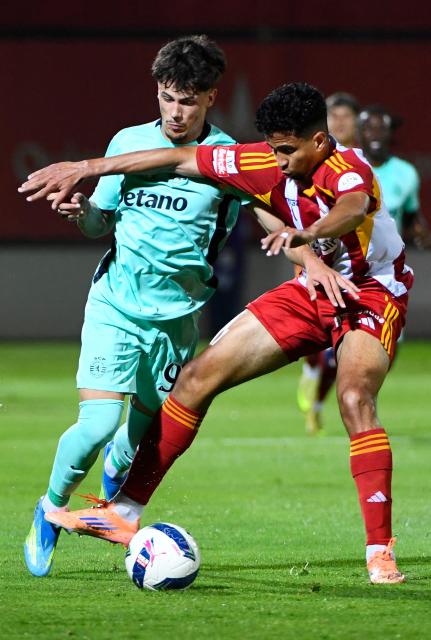 Sporting Lisbon's Portuguese forward #90 Rafael Nel (L) and AVS' Brazilian defender #03 Paulo Vitor fight for the ball during the Portuguese League football match between AVS Futebol SAD and Sporting CP at CD Aves stadium in Vila das Aves on April 26, 2026. (Photo by Miguel LEMOS / AFP)