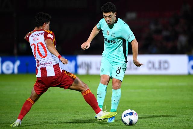 AVS' Brazilian midfielder #70 Roni challenges Sporting Lisbon's Portuguese forward #08 Pedro Goncalves during the Portuguese League football match between AVS Futebol SAD and Sporting CP at CD Aves stadium in Vila das Aves on April 26, 2026. (Photo by MIGUEL LEMOS / AFP)