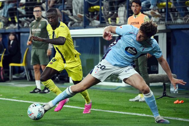 Villarreal's Ivorian forward #19 Nicolas Pepe (L) and Celta Vigo's Spanish defender #20 Marcos Alonso Mendoza fight for the ball during the Spanish league football match between Villarreal CF and RC Celta de Vigo at La Ceramica Stadium in Vila-real on April 26, 2026. (Photo by JOSE JORDAN / AFP)