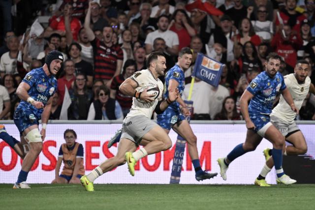 Toulouse's French scrum-half Paul Graou runs with the ball during the French Top 14 rugby union match between Stade Toulousain and ASM Clermont Auvergne at the Ernest Wallon Stadium in Toulouse, southwestern France, on April 26, 2026. (Photo by Ed JONES / AFP)