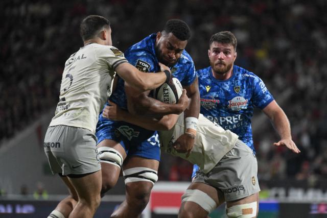 Clermont's Fijian number eight Pio Muarua attempts to break away during the French Top 14 rugby union match between Stade Toulousain and ASM Clermont Auvergne at the Ernest Wallon Stadium in Toulouse, southwestern France, on April 26, 2026. (Photo by Ed JONES / AFP)