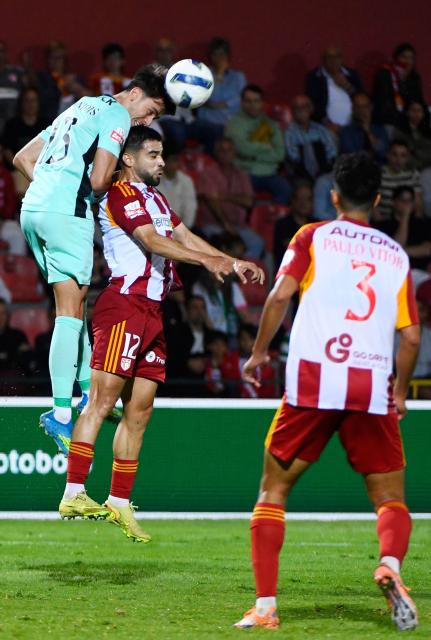 Sporting Lisbon's Greek defender #13 Georgios Vagiannidis (L) and AVS' Paraguayan defender #12 Daniel Rivas vie for a header during the Portuguese League football match between AVS Futebol SAD and Sporting CP at CD Aves stadium in Vila das Aves on April 26, 2026. (Photo by MIGUEL LEMOS / AFP)