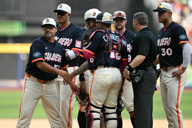 San Diego Padres' pitching coach Ruben Niebla (L) meets with his players during the MLB World Tour Mexico City Series game between the Arizona Diamondbacks and the San Diego Padres at Alfredo Harp Helu Stadium in Mexico City on April 26, 2026. (Photo by YURI CORTEZ / AFP)