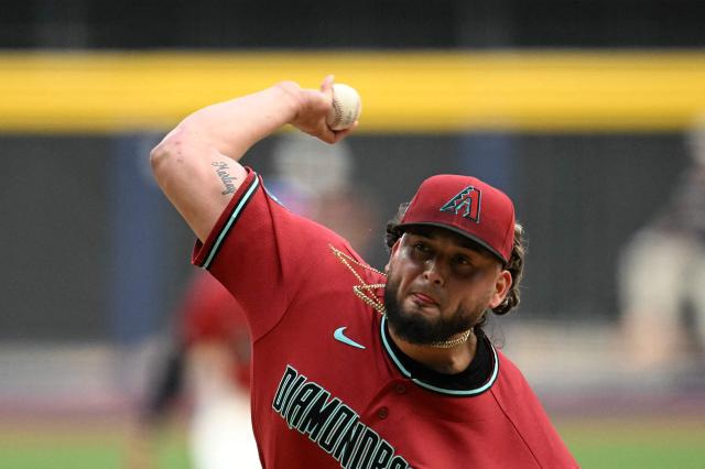 Arizona Diamondbacks' #62 Juan Morillo pitches during the MLB World Tour Mexico City Series game between the Arizona Diamondbacks and the San Diego Padres at Alfredo Harp Helu Stadium in Mexico City on April 26, 2026. (Photo by YURI CORTEZ / AFP)
