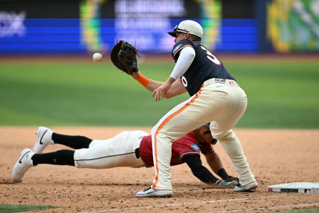 Arizona Diamondbacks' #11 Jose Fernandez dives back to first base past San Diego Padres' #30 Gavin Sheets during the MLB World Tour Mexico City Series game between the Arizona Diamondbacks and the San Diego Padres at Alfredo Harp Helu Stadium in Mexico City on April 26, 2026. (Photo by YURI CORTEZ / AFP)