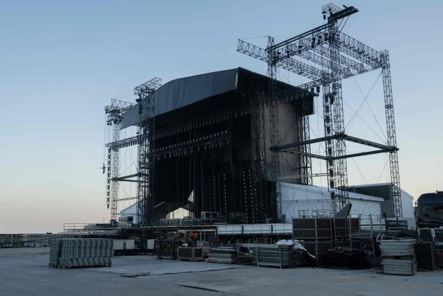 A general view of the stage after the death of a worker in an accident that occurred during its setup for Colombian singer Shakira at Copacabana Beach in Rio de Janeiro, Brazil, on April 26, 2026, the Colombian singer is scheduled to perform on May 2. A worker died after an accident while assembling a stage, authorities said. (Photo by Pablo PORCIUNCULA / AFP)