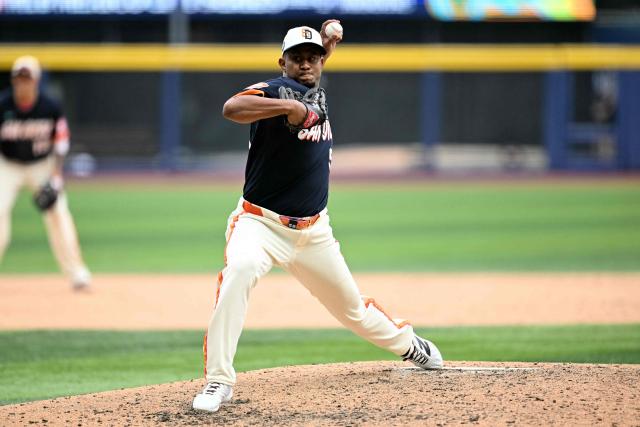San Diego Padres' #58 Wandy Peralta pitches during the MLB World Tour Mexico City Series game between the Arizona Diamondbacks and the San Diego Padres at Alfredo Harp Helu Stadium in Mexico City on April 26, 2026. (Photo by YURI CORTEZ / AFP)