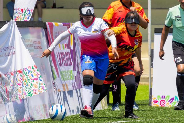 Players of Puebla's Topas and Mexicali's Linces fight for the ball during the women’s final of the football tournament of the sight-impaired people at the Utopia Mixihuca sport complex in Mexico City on April 26, 2026. (Photo by Gerardo MAGALLON / AFP)