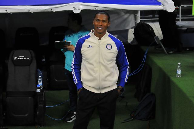 Cruz Azul's coach Joel Huiqui looks on ahead of the Liga MX Clausura football match between Cruz Azul and Necaxa at Banorte Stadium in Mexico City on April 26, 2026. (Photo by Victor CRUZ / AFP)